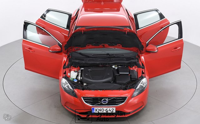 VOLVO V40 10