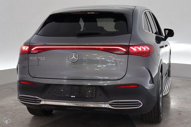 Mercedes-Benz EQE SUV 10