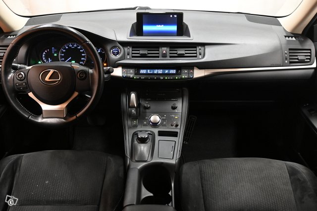 Lexus CT 7