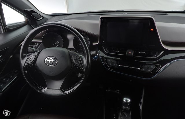 Toyota C-HR 9