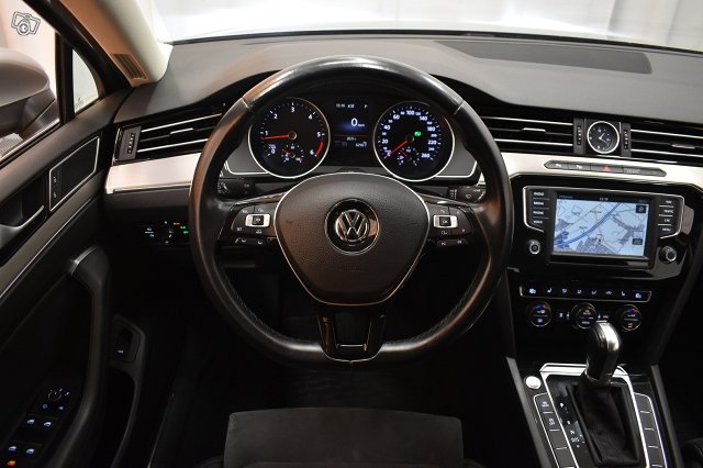 Volkswagen Passat 16