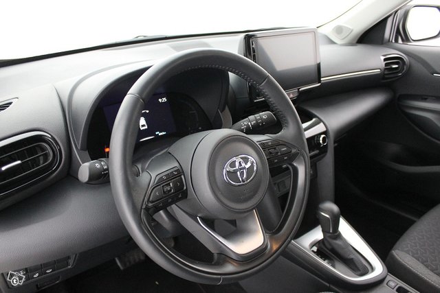 Toyota Yaris Cross 9