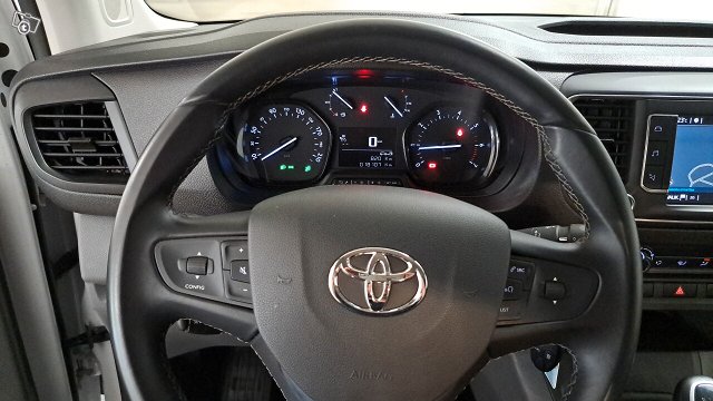 Toyota Proace 11