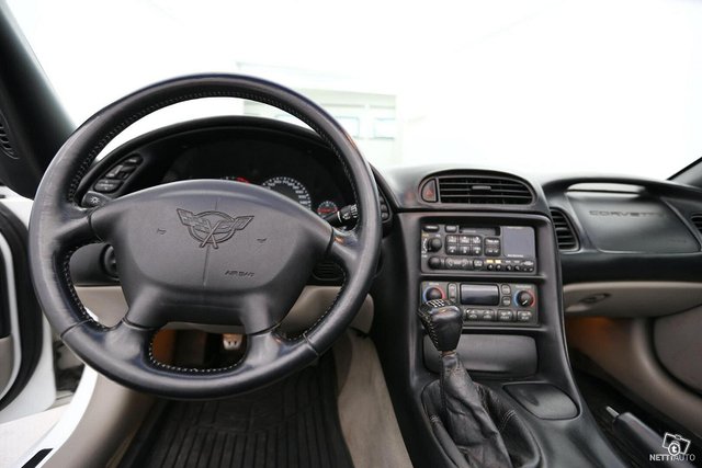 Chevrolet Corvette 13