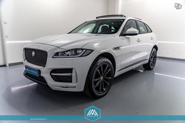 Jaguar F-Pace 2