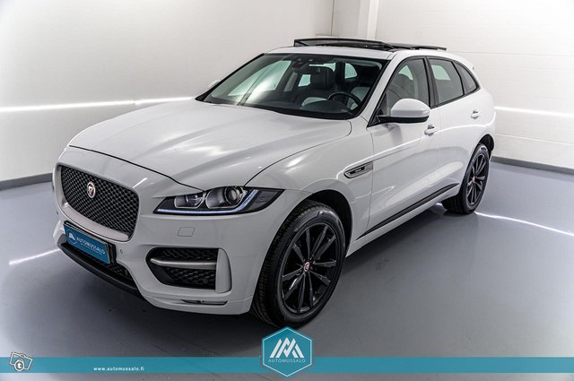 Jaguar F-Pace 23