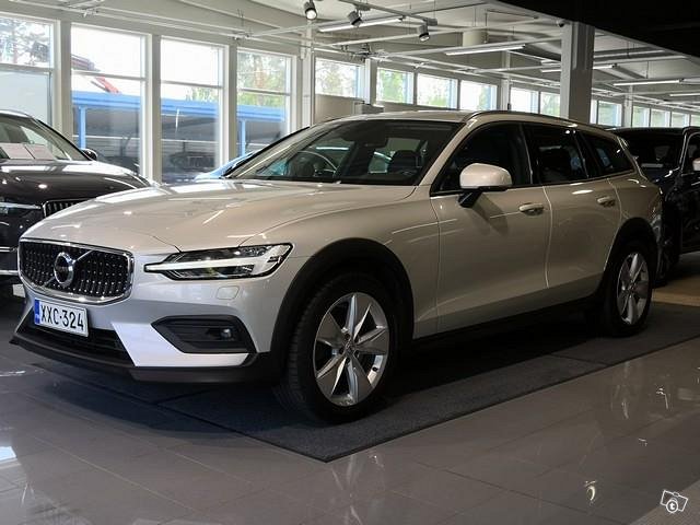 VOLVO V60 Cross Country