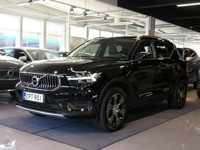 VOLVO XC40 1