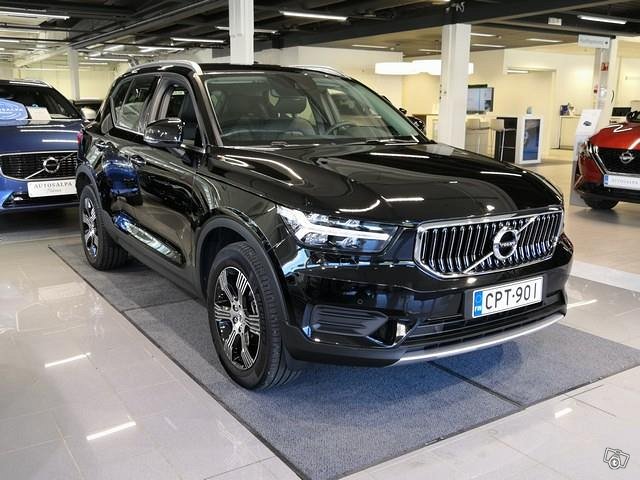 VOLVO XC40 2