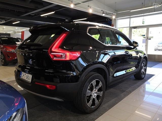 VOLVO XC40 4