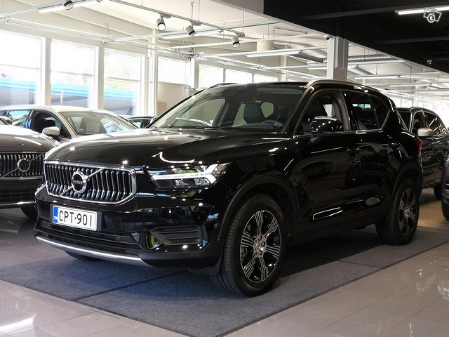 VOLVO XC40 17