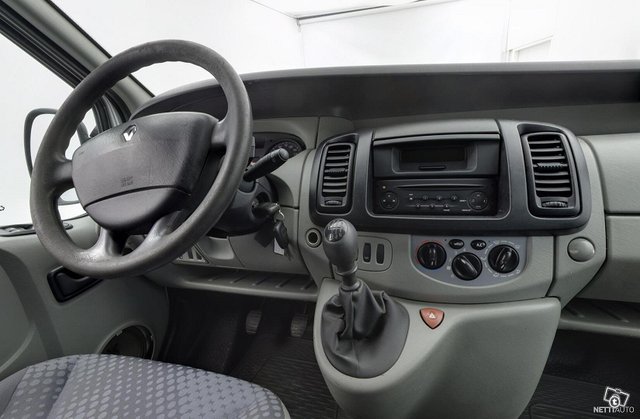 Renault Trafic 8