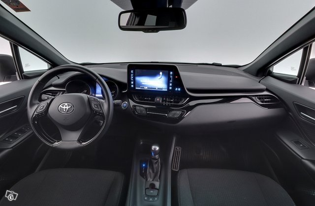 Toyota C-HR 11