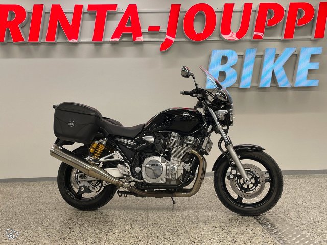 Yamaha XJR 1