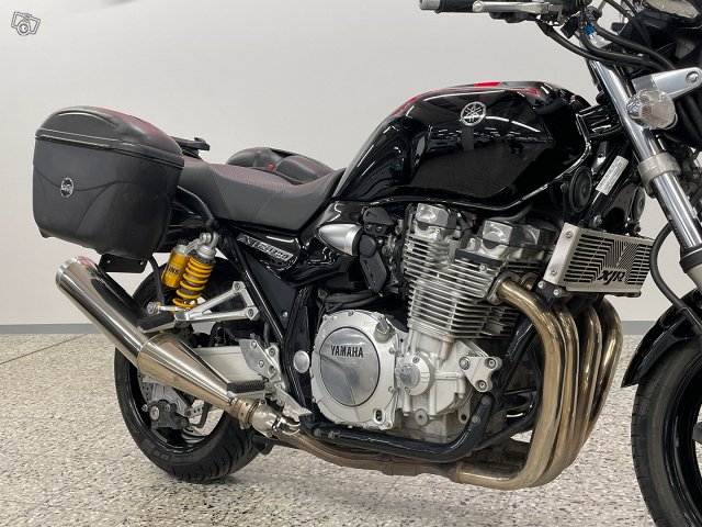 Yamaha XJR 8