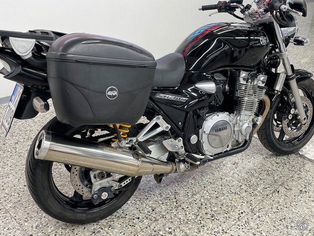 Yamaha XJR 9