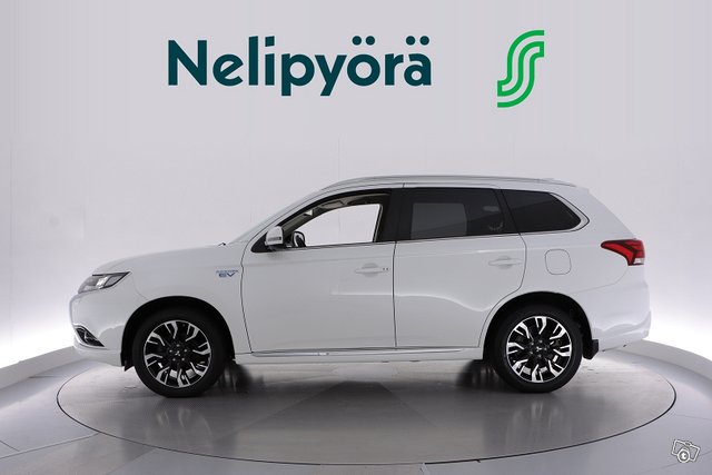 Mitsubishi Outlander PHEV 2