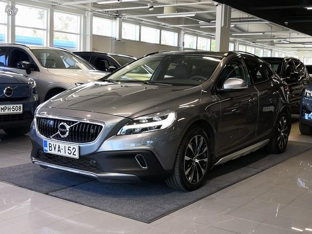 VOLVO V40 Cross Country