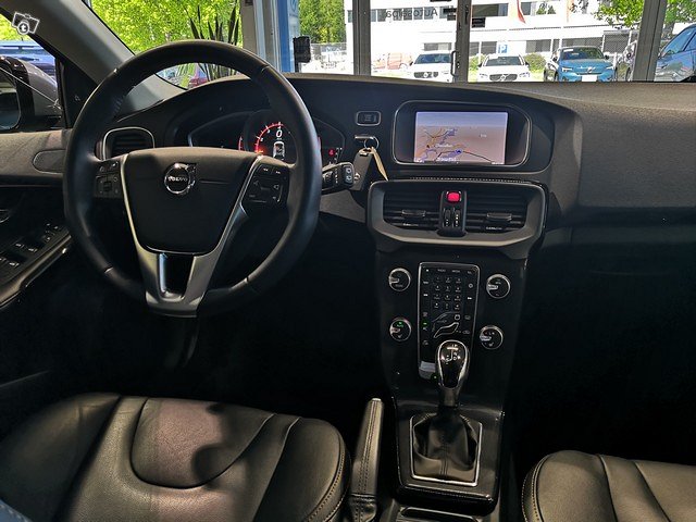 VOLVO V40 Cross Country 14