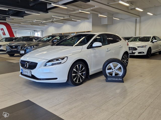 VOLVO V40 2