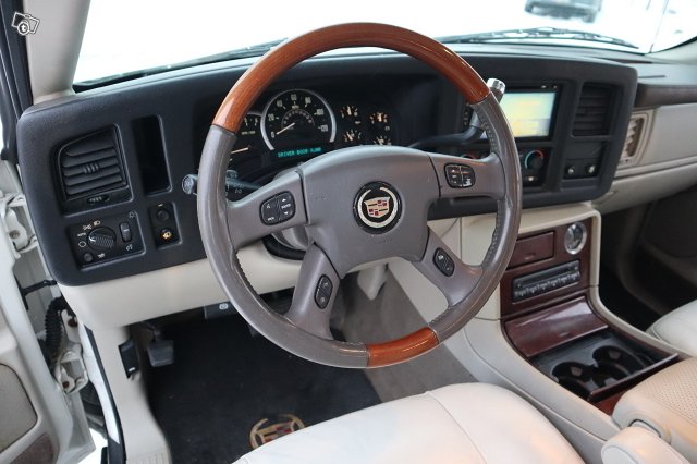 Cadillac Escalade 17