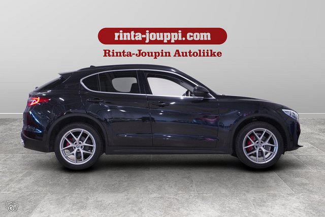 Alfa Romeo Stelvio 4