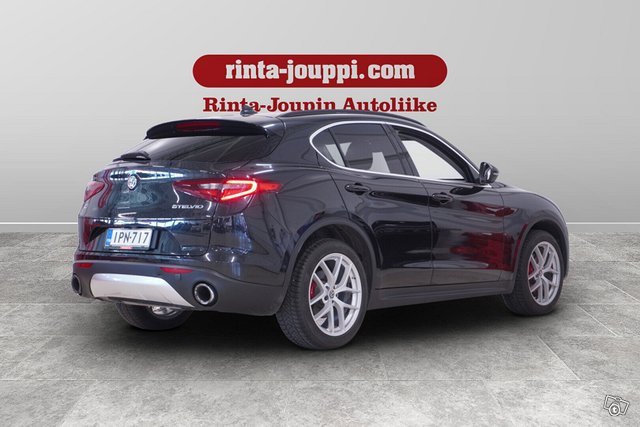 Alfa Romeo Stelvio 5