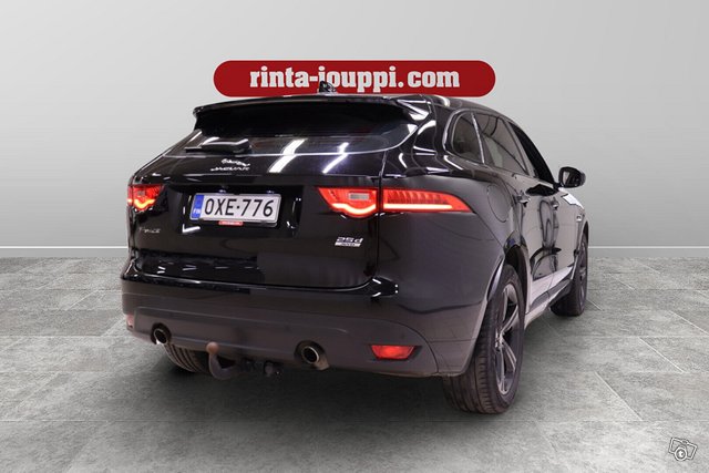 Jaguar F-PACE 3