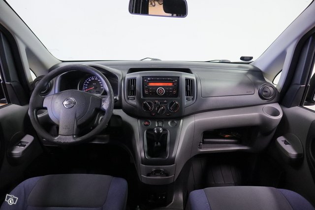 Nissan NV200 11