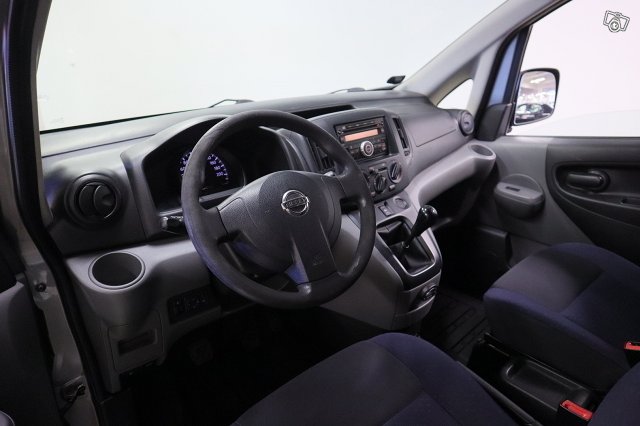 Nissan NV200 12