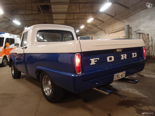 Ford F100 9