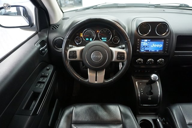 Jeep Compass 10