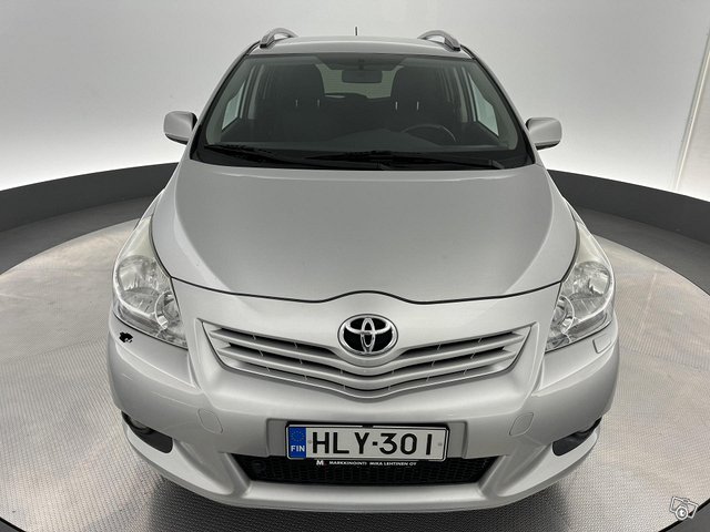 Toyota Verso 5