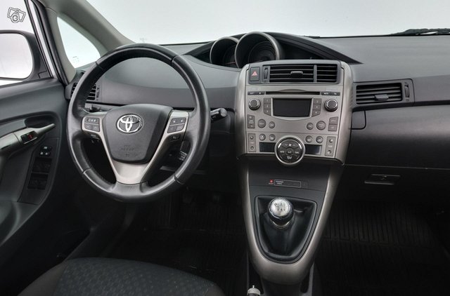 Toyota Verso 6