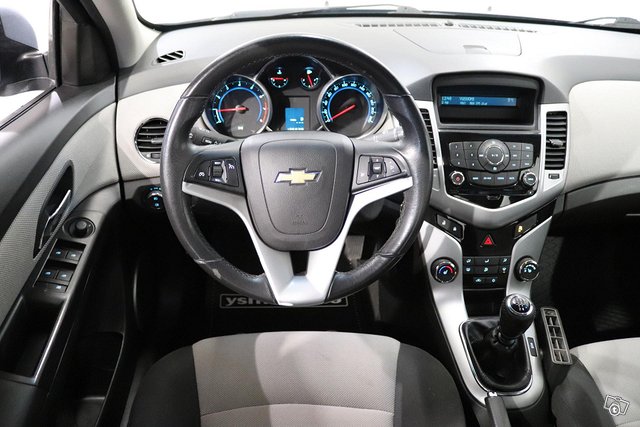 Chevrolet Cruze 10