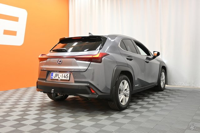 Lexus UX 7