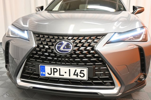 Lexus UX 10