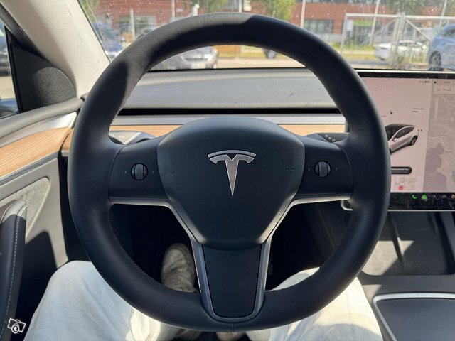 Tesla Model Y 3