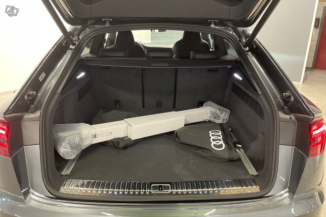 Audi Q8 11