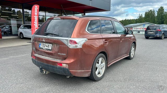 Mitsubishi Outlander 2