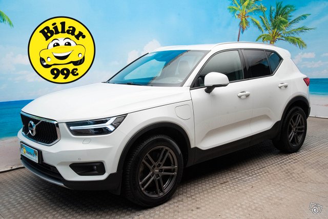 VOLVO XC40 1