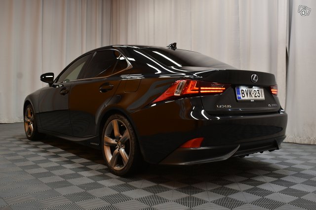 Lexus IS 5