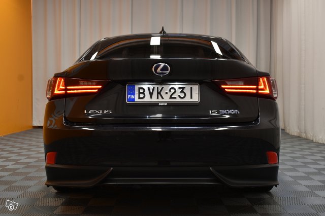 Lexus IS 6