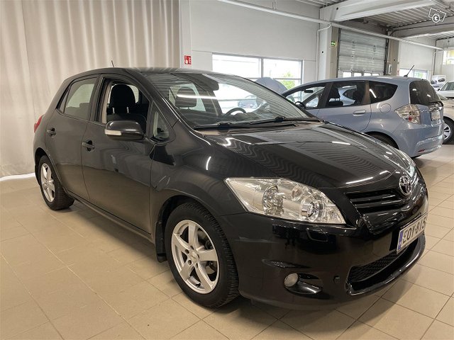 TOYOTA Auris 7