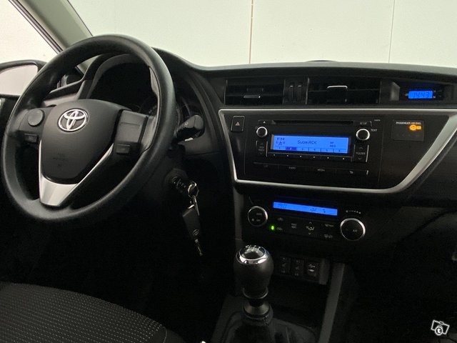Toyota Auris 18