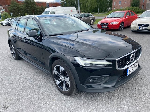 Volvo V60 Cross Country 1