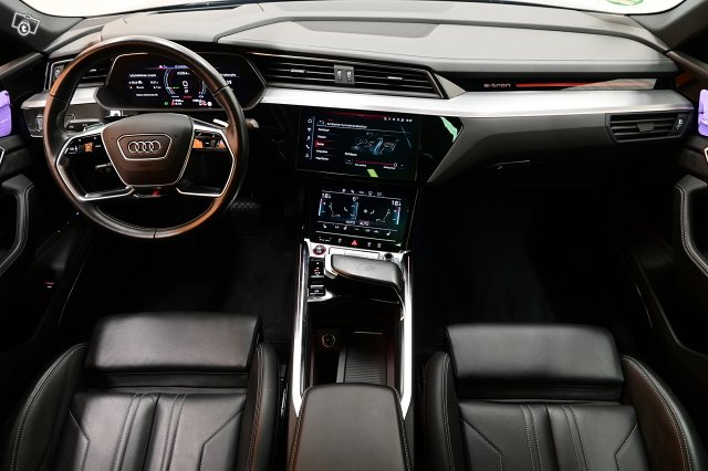 Audi E-tron 21