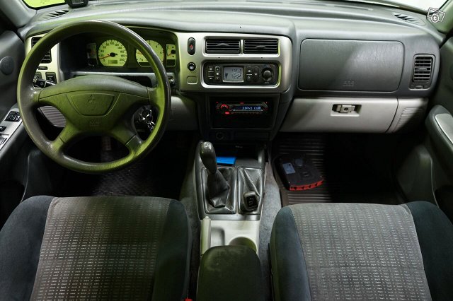 Mitsubishi Pajero Sport 8