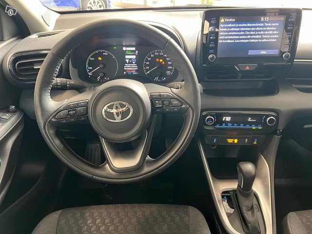 Toyota Yaris 8