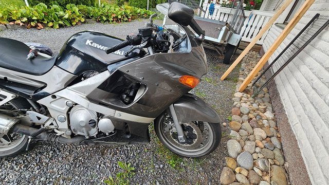 Kawasaki zzr600 -99 2